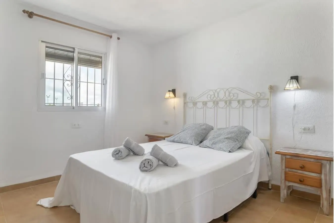 קוניל דה לה פרונטרה Apartamento Con Piscina Compartida, Lugar Central דירה