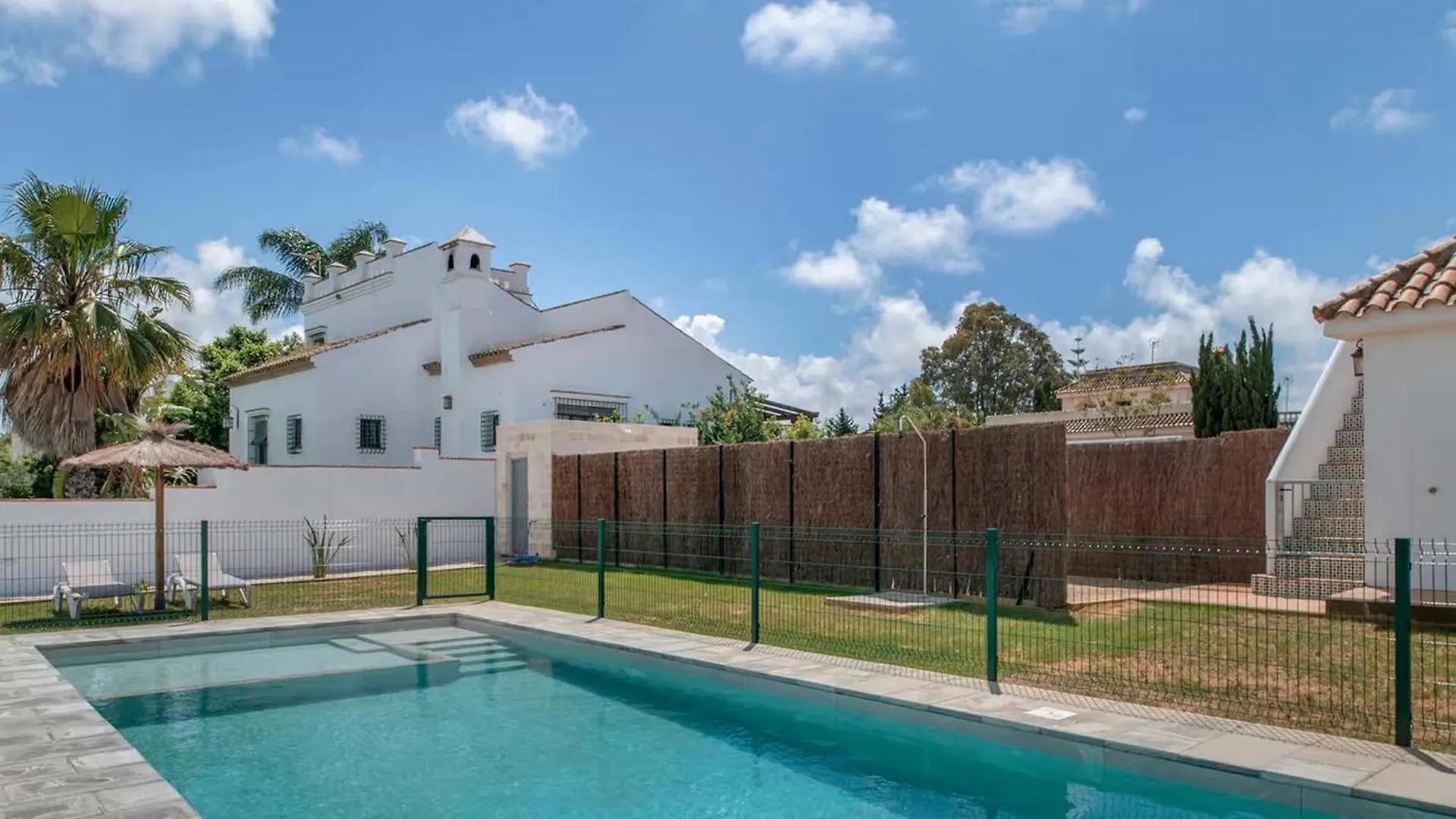 קוניל דה לה פרונטרה Apartamento Con Piscina Compartida, Lugar Central קוניל דה לה פרונטרה